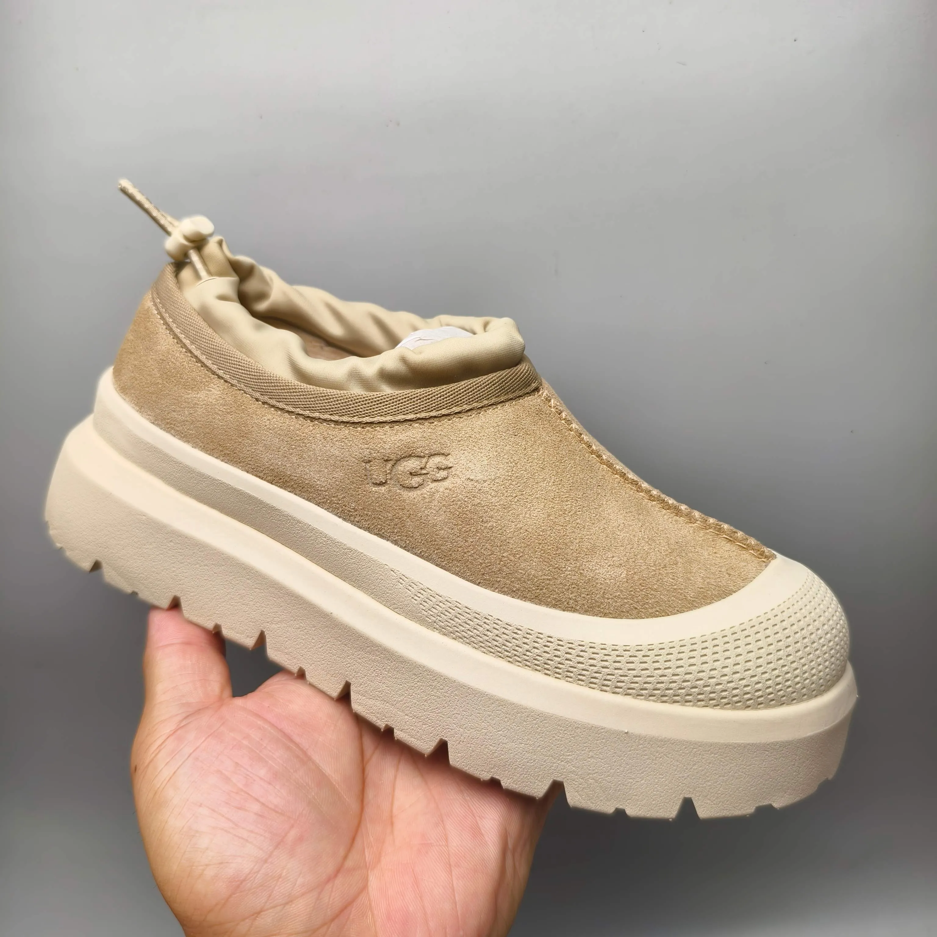 💰520 UGG sheepskin all-in-one snow boots 4096 slip-on casual trendy shoes for men and women Color: white red black blue yellow light gray dark gray green sand black gray matching sizes: 35-46